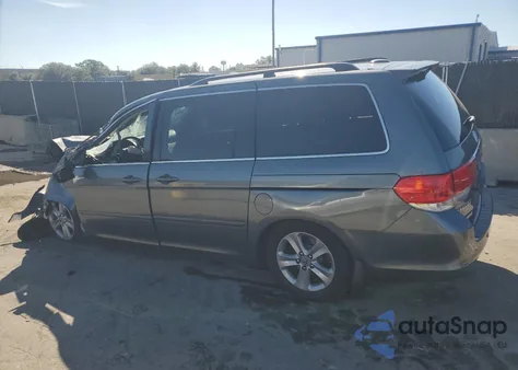 2010 Honda Odyssey Touring z USA, uszkodzony, nr VIN 5FNRL3H96AB055932